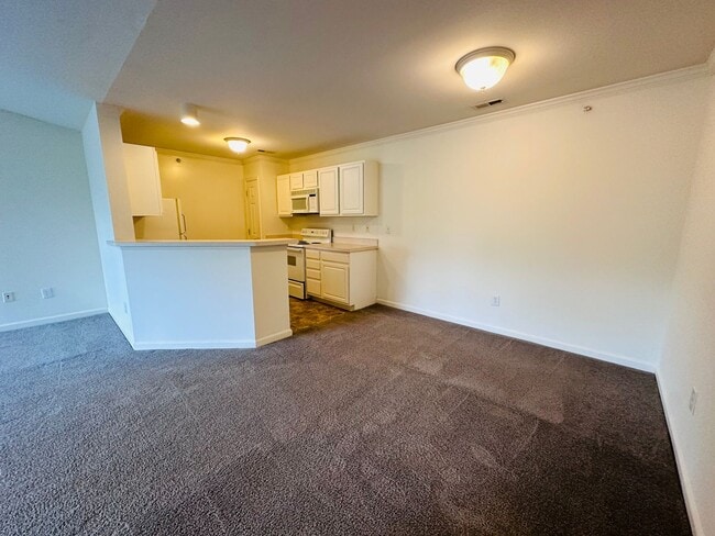 Building Photo - 303 N Knollwood Dr