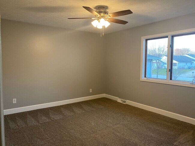 Building Photo - 4036 Oakbrook Ct