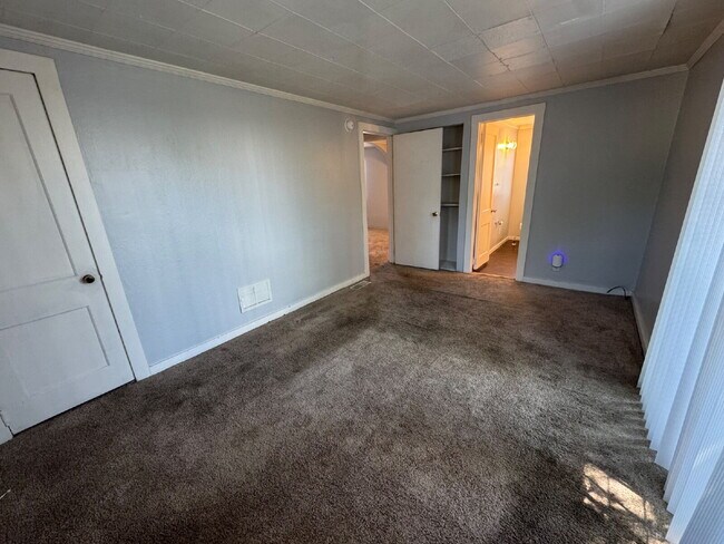 Building Photo - "Your Own Little Hideaway" — Private 2 Bed Home with Balcony & Yard