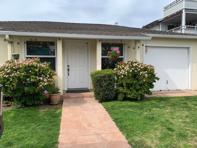 Building Photo - Charming 2Bd/1Ba Pleasure Point Cottage – Steps from the Ocean