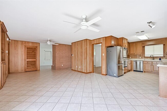 Building Photo - 2920 Heron Dr