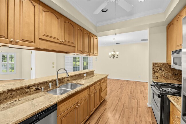 Building Photo - 7362 Pine Creek Way