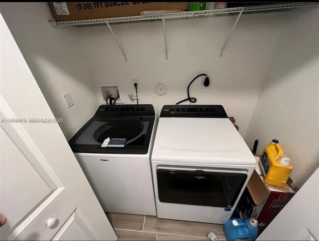 Building Photo - 1166 SE 23rd Ave