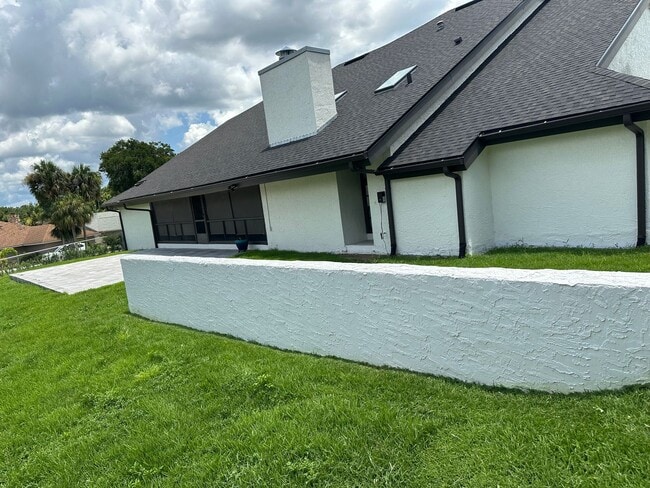Building Photo - 4 Bedroom 3 Bathroom in Winter Haven
