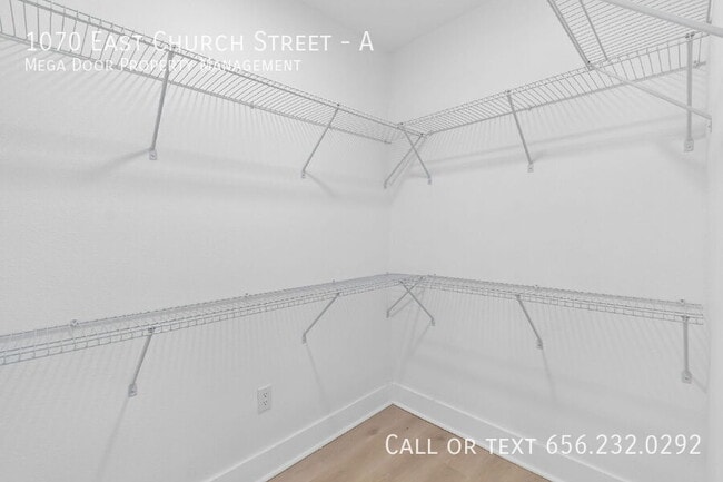 Building Photo - 1070 E Church St