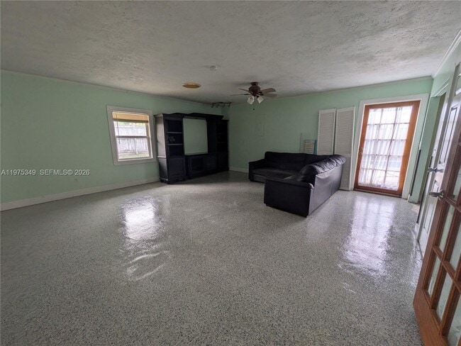 Building Photo - 8075 SE Palm St