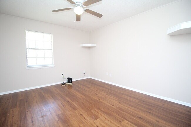 Building Photo - Great 4BR/2BA Home Near PSC Westside & NAS...