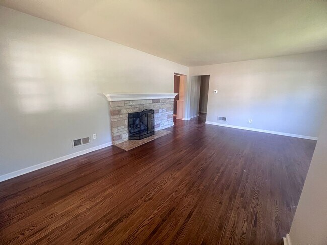 Building Photo - East Grand Rapids Schools! Single Family Home!