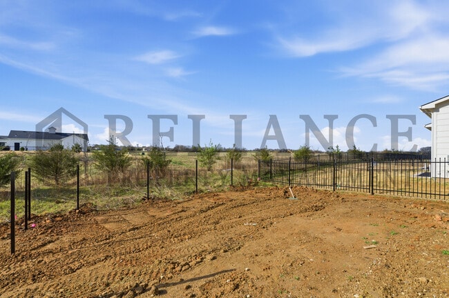 Building Photo - 5249 N Pinecrest Ct