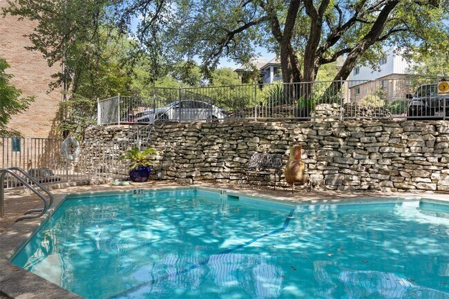 Building Photo - 620 S 1st St