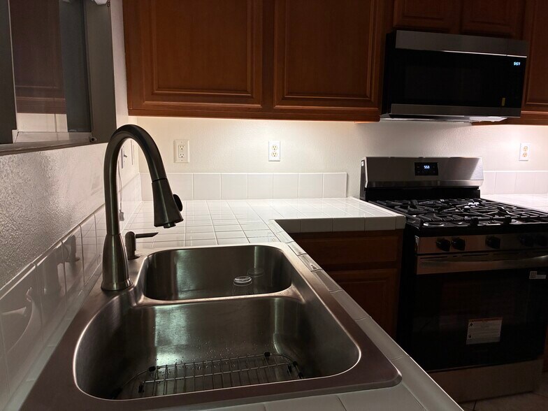 Building Photo - 1617 Norton St