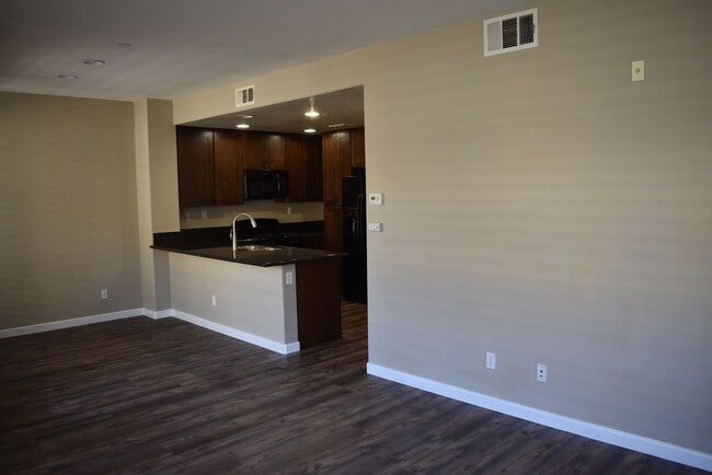 Building Photo - 2 Bedroom Townhome in the Northstar Community of Santee