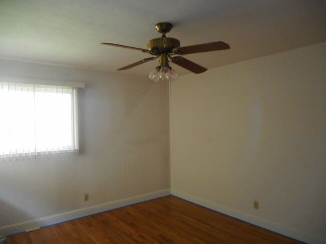 Building Photo - 33 E Robinson Ave