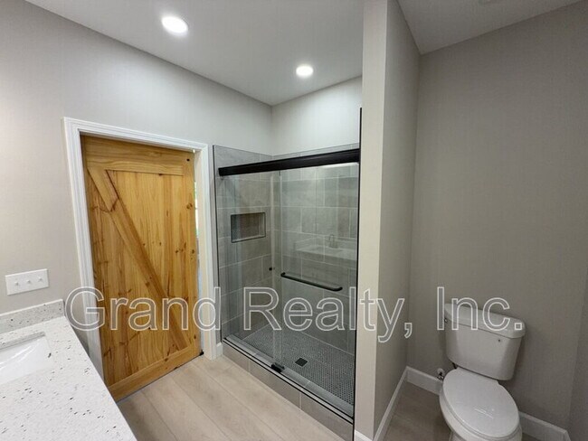 Building Photo - 6147 Beverly Ann Cir
