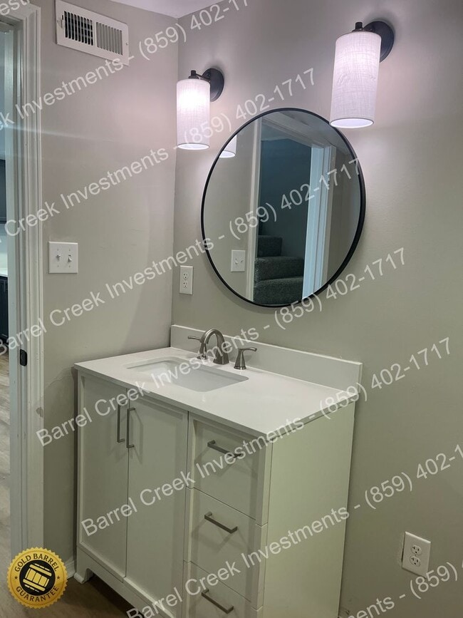 Building Photo - 2-Bed 1-Bath House + Large Storage Garage