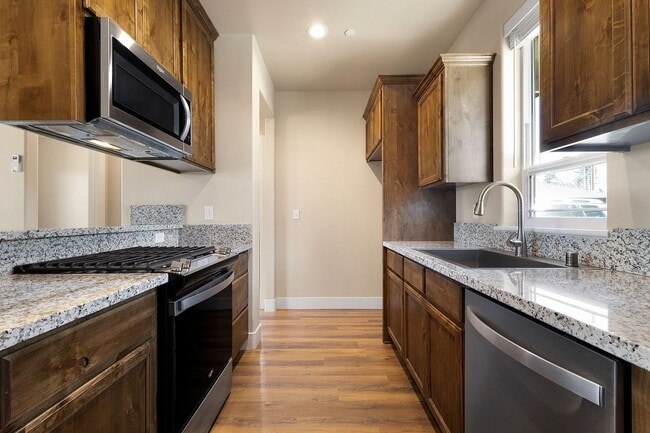 Building Photo - 6377 Oak Way