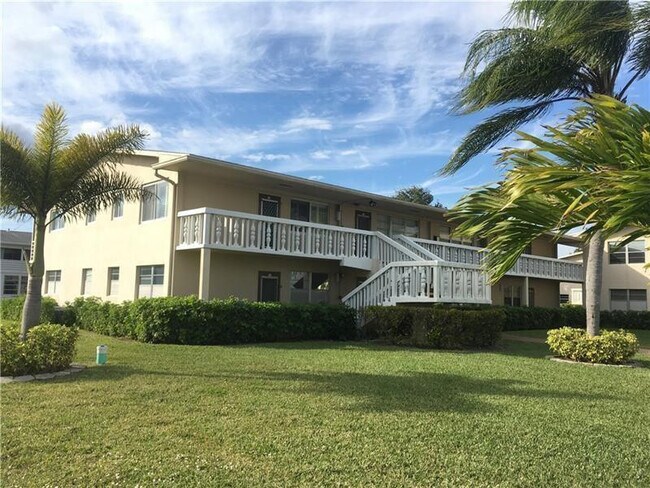 Building Photo - 355 Oakridge T