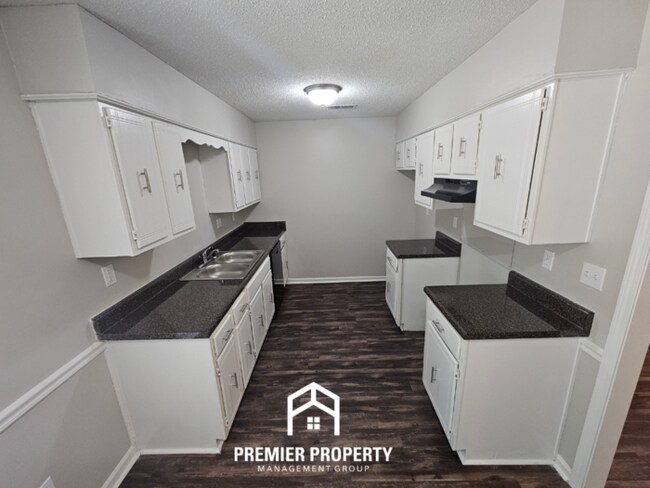 Building Photo - 6249 Midsummer Way