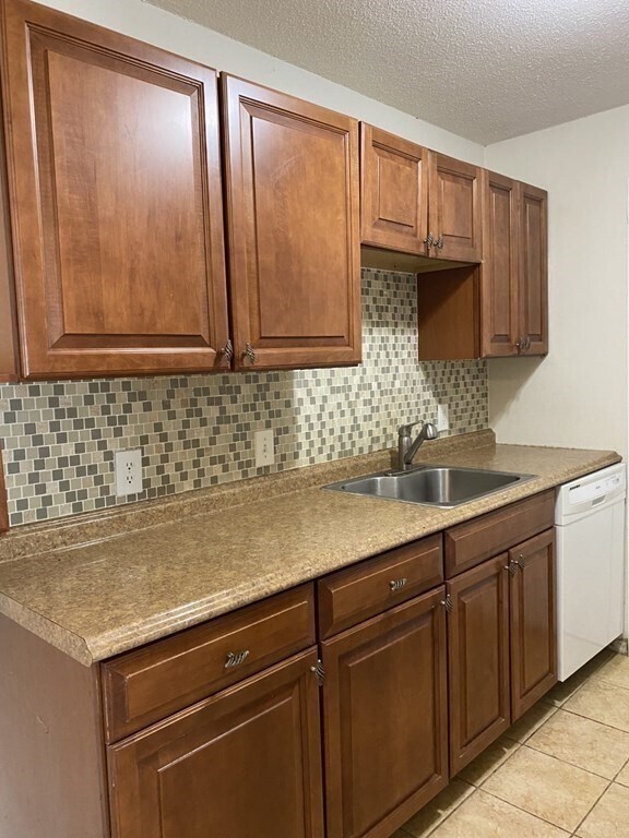 Building Photo - 59 Village Brook Ln