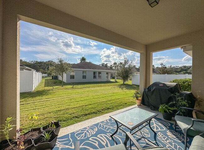 Building Photo - Furnished Rental in Golf Cart District!