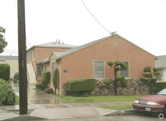 Building Photo - 733-735 Termino Ave