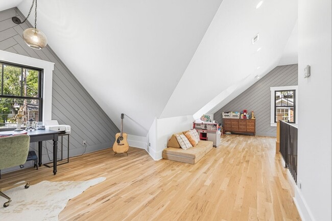Building Photo - 2016 Sweetbriar Ave