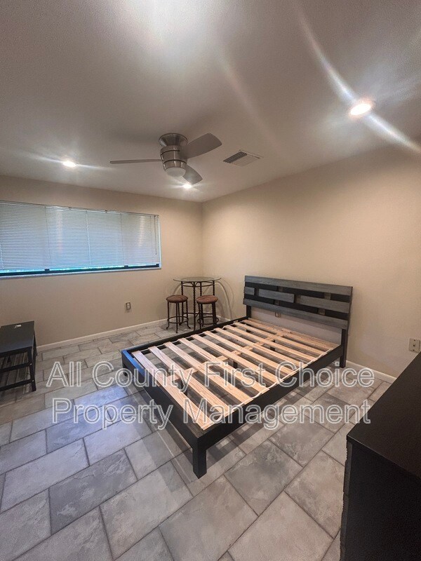 Building Photo - 760 S Village Dr