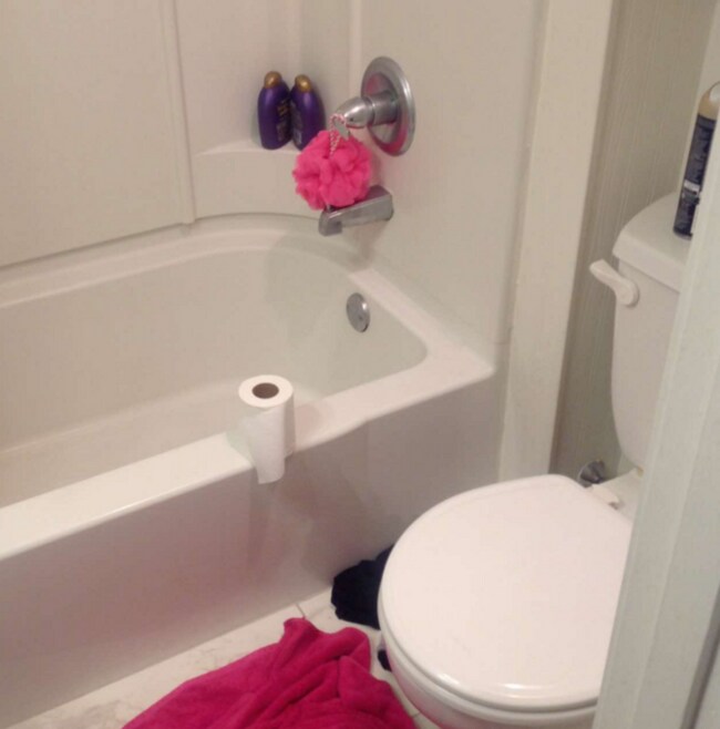 Building Photo - $1,500 | 2 Bedroom, 1 Bathroom House | No ...