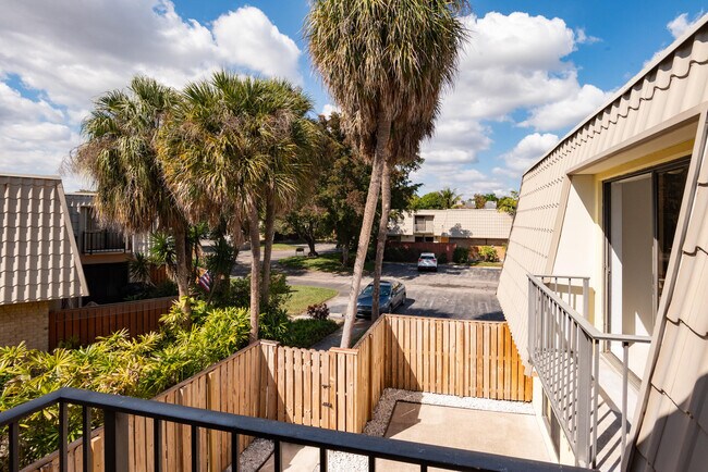 Building Photo - 1700 Embassy Dr