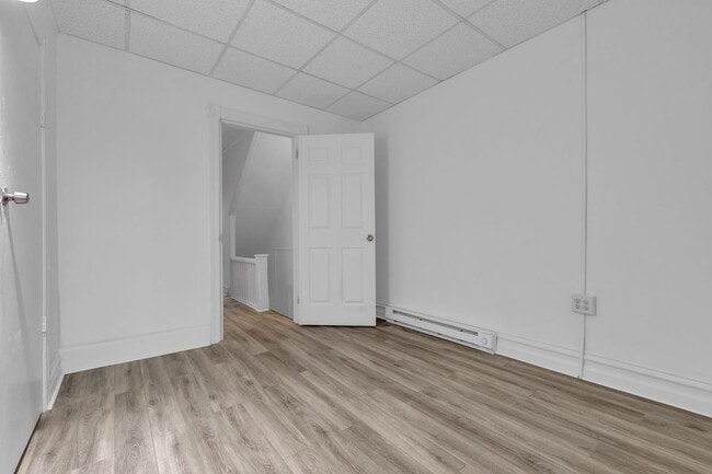 Building Photo - Spacious 5-Bed Renovated Home with Modern ...