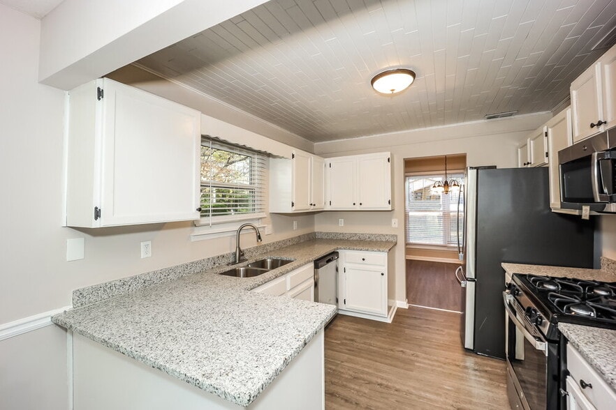 Building Photo - 8449 Willows Terrace