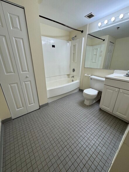 Building Photo - 15 North Beacon St