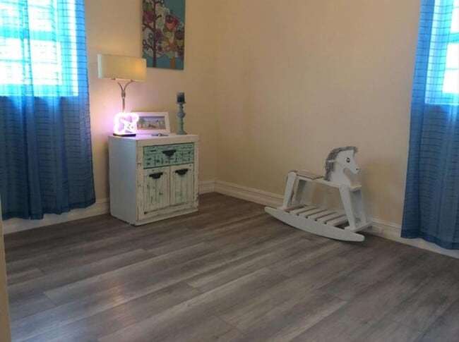 Building Photo - 1821 NW 33rd Ave