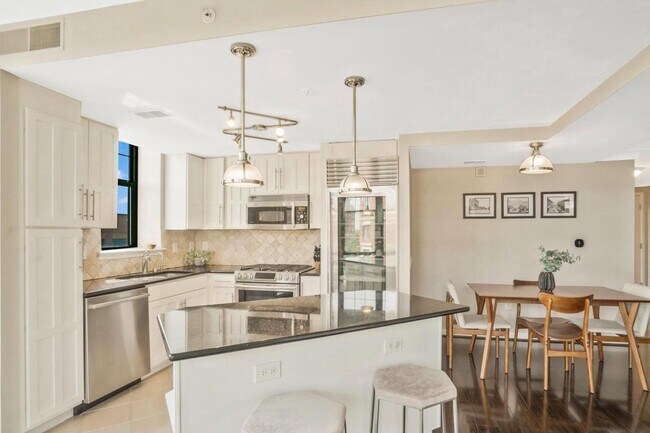 Building Photo - 1021 N Garfield St