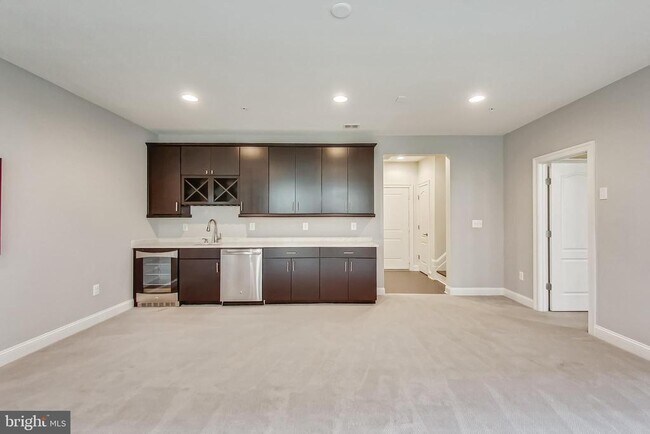 Building Photo - 605 Fair Winds Way