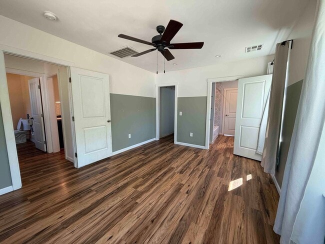 Building Photo - West Sac 2 Bed With River Access