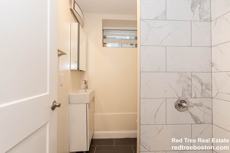 Building Photo - 28 Albion St