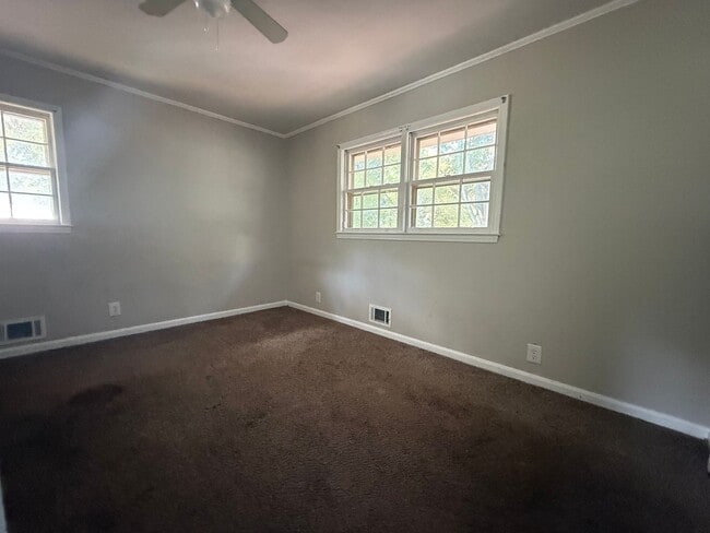 Building Photo - 1343 Oakdale Dr