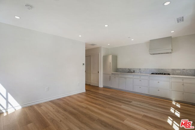 Building Photo - 3132 Belden Dr
