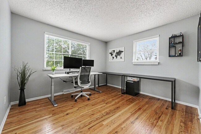 Building Photo - Gorgeous Home of Rental in Southern Gables Neighborhood!