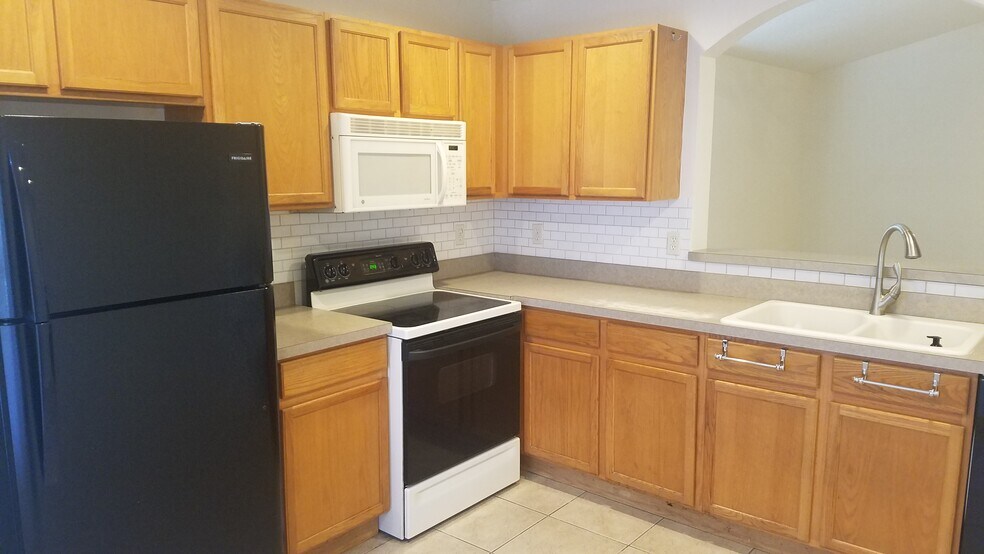 Building Photo - 2306 S Bumby Ave