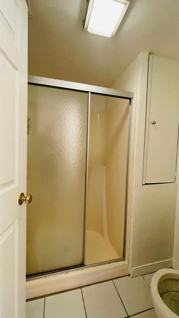 Building Photo - 6015 Lakeside Pl