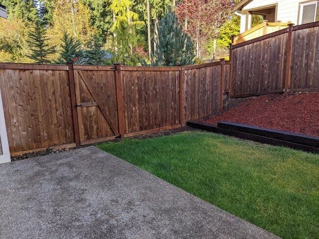 Building Photo - 4/2.5 Townhouse for rent in DuPont!