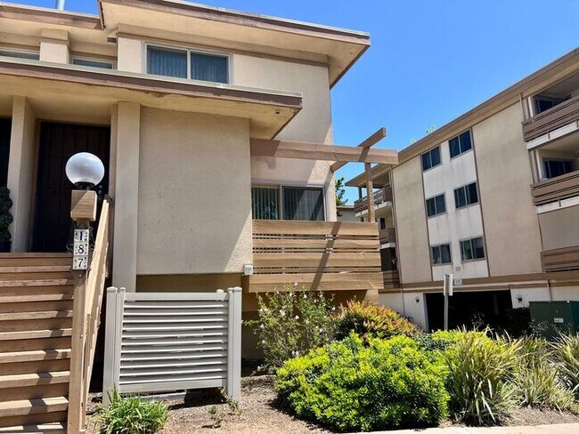 Building Photo - Spacious 2BR/1.5BA Townhome with A/C, Parking & Luxury Community Amenities