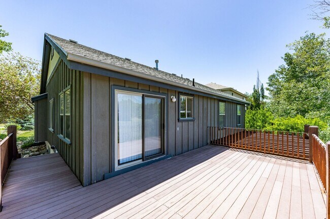 Building Photo - Tranquil Retreat in Trailside