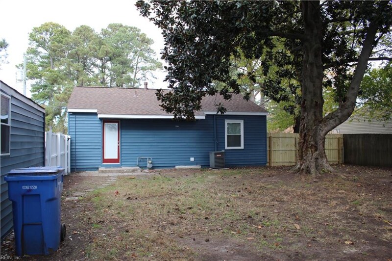 Building Photo - 2433 Lofurno Rd