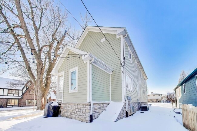 Building Photo - 229 N Myrtle Ave