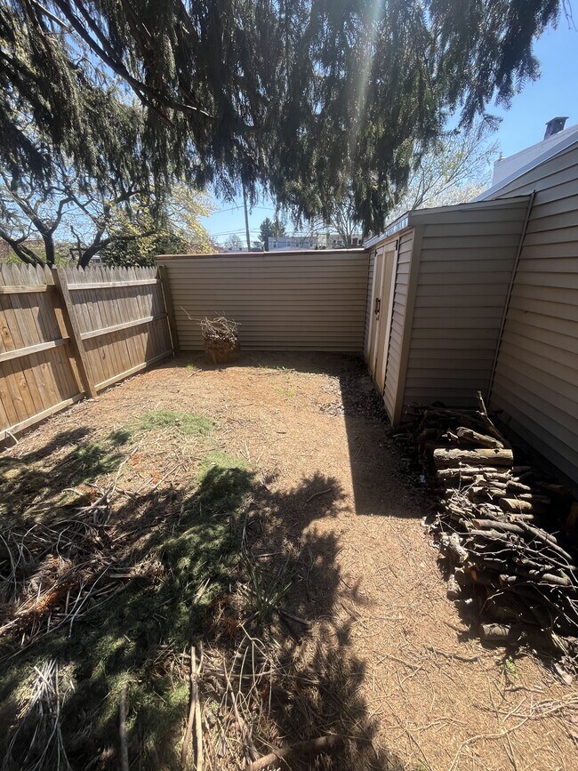 Building Photo - 220 E Liberty St