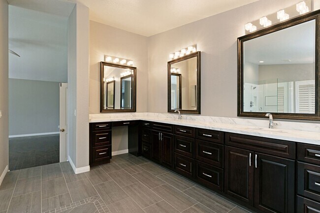 Building Photo - Large Beautiful Home in the Missions