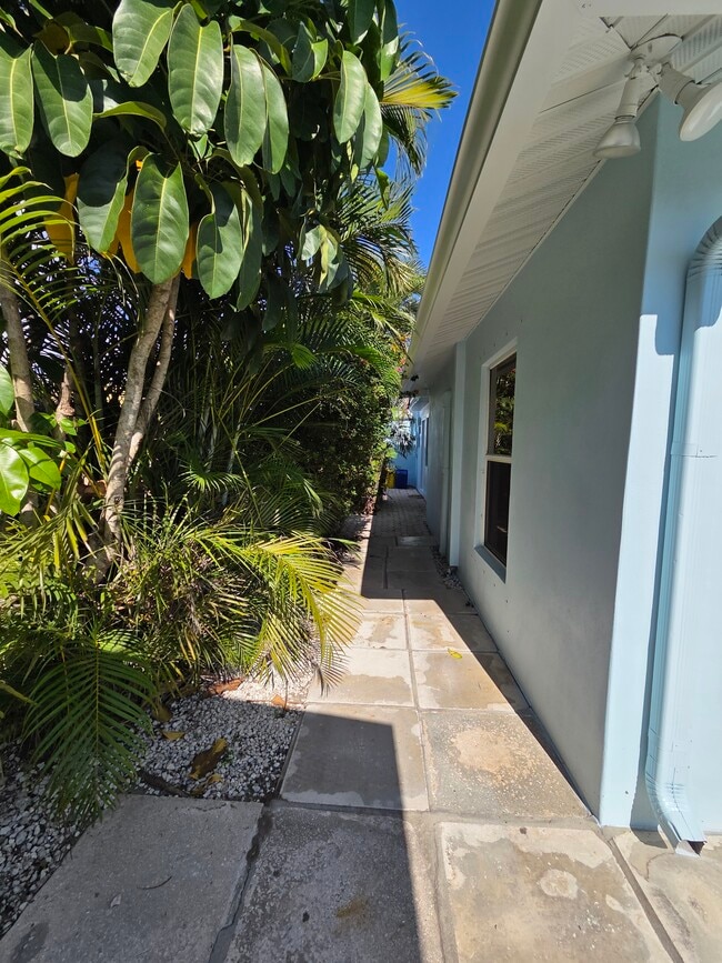 Building Photo - 1008 Macy St